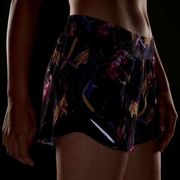 Lululemon Hotty Hot Low-Rise Lined Short 4" - Picture 3 of 3